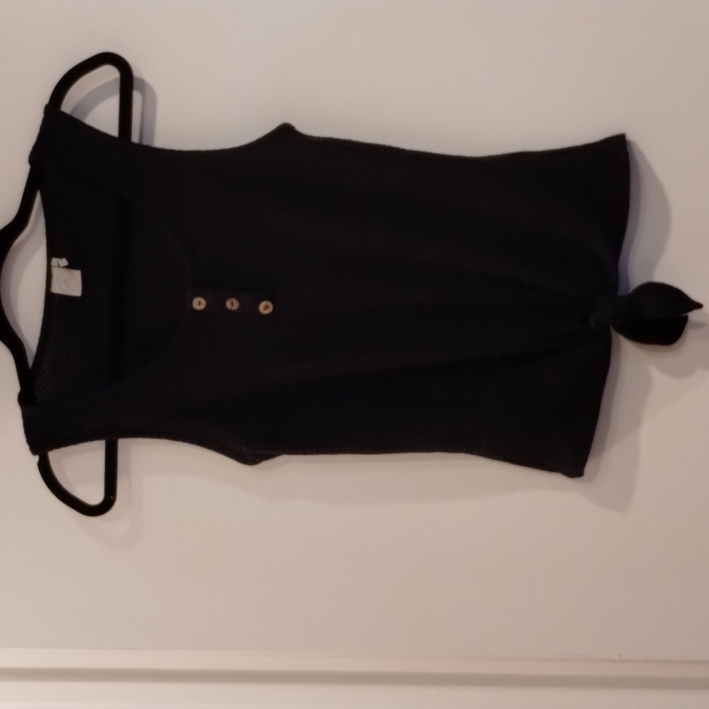 💕4 For 15 Sale!💕 Paper Crane Black Waffled Tank Top